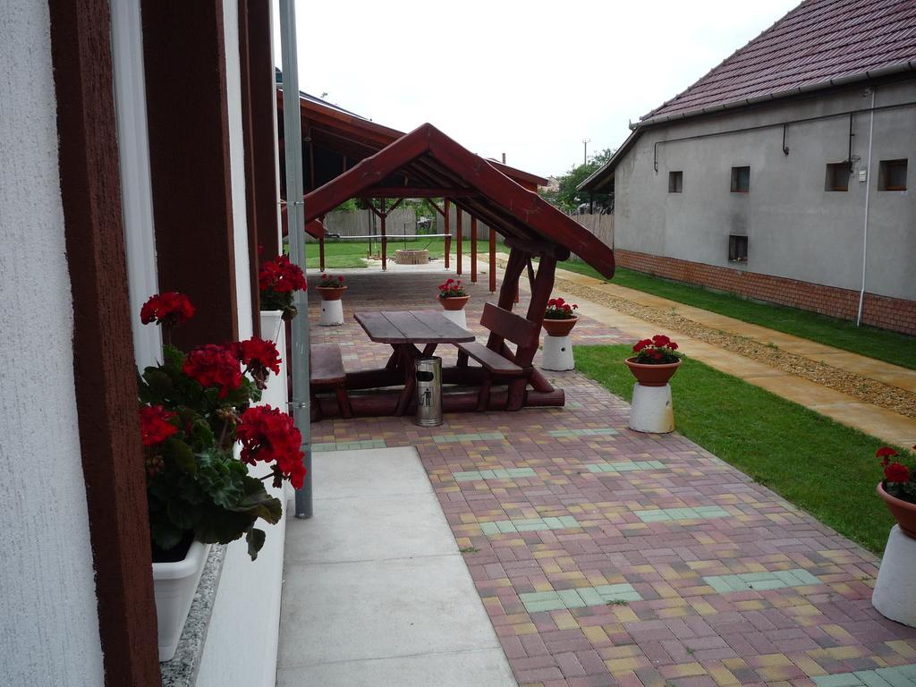 Mórafészek vendégház Mórahalom Exterior foto